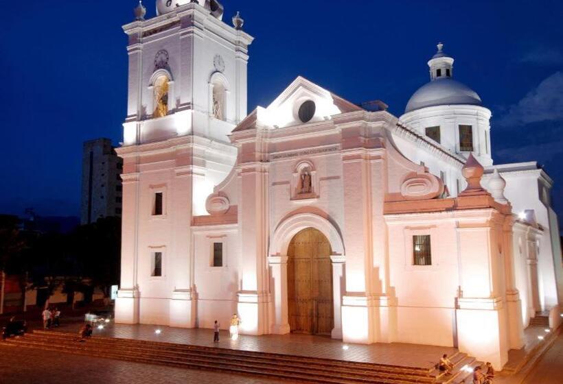 تختخواب و صبحانه Aurelia Compartida Hospedaje