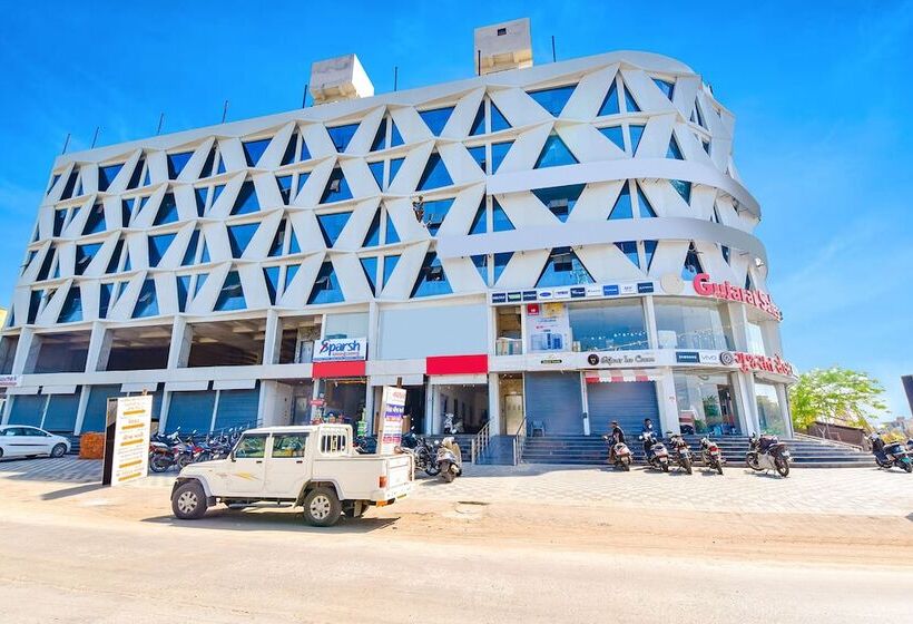 Fabhotel Royal City