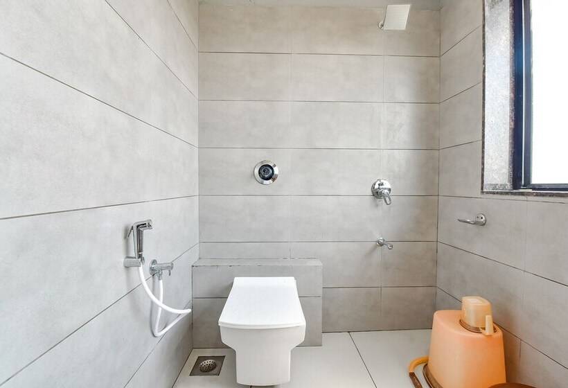 Fabhotel Royal City