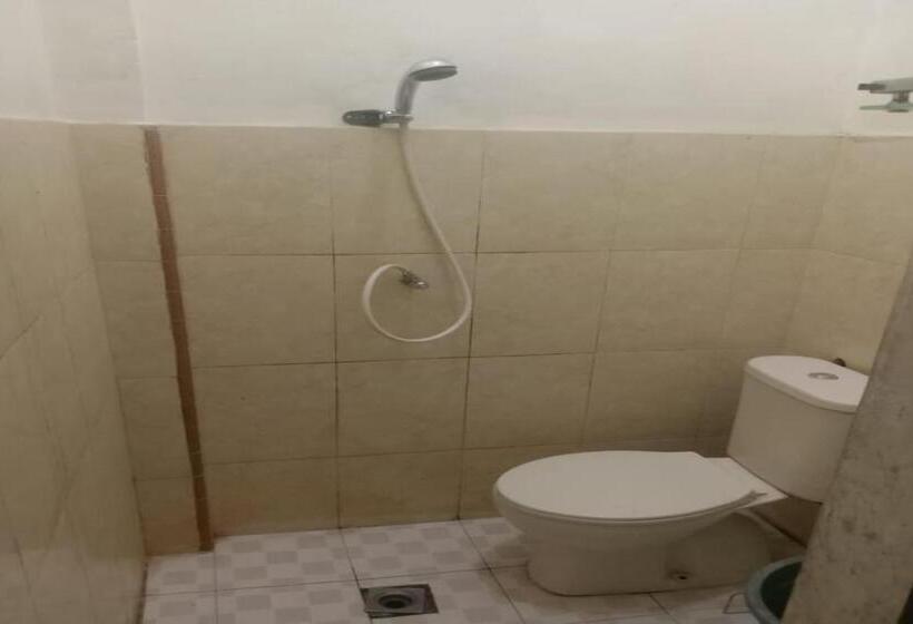 هتل Oyo 92503 Penginapan & Villa Sirait