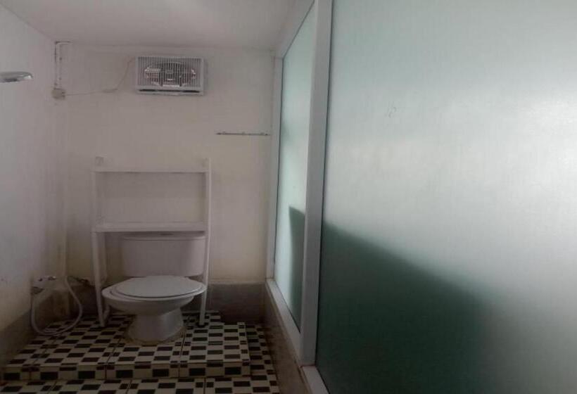 هتل Oyo 92503 Penginapan & Villa Sirait
