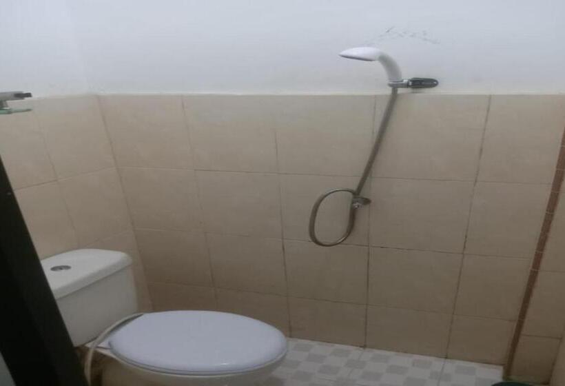 هتل Oyo 92503 Penginapan & Villa Sirait
