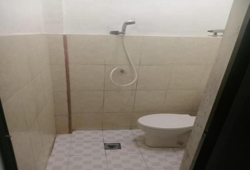 هتل Oyo 92503 Penginapan & Villa Sirait