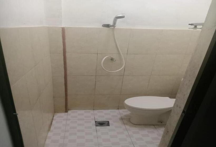 هتل Oyo 92503 Penginapan & Villa Sirait