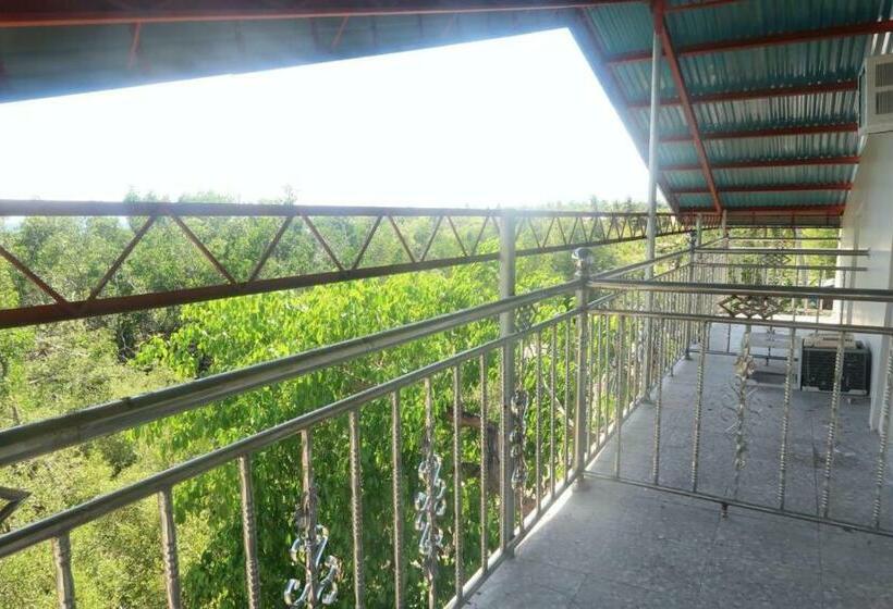 هتل Seashore Garden Resort