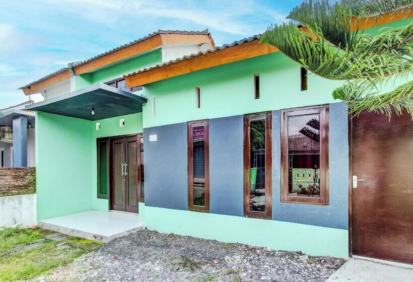 فندق Spot On 92490 Casa Homestay Syariah