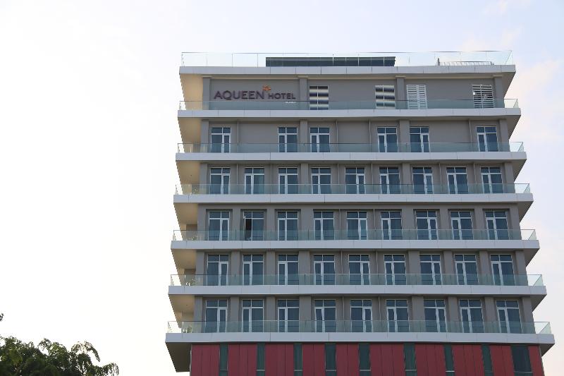 Aqueen Hotel Paya Lebar