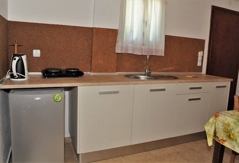 هتل Captains Studios & Apartments