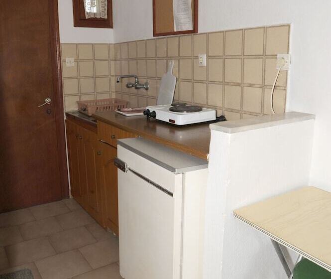 هتل Captains Studios & Apartments