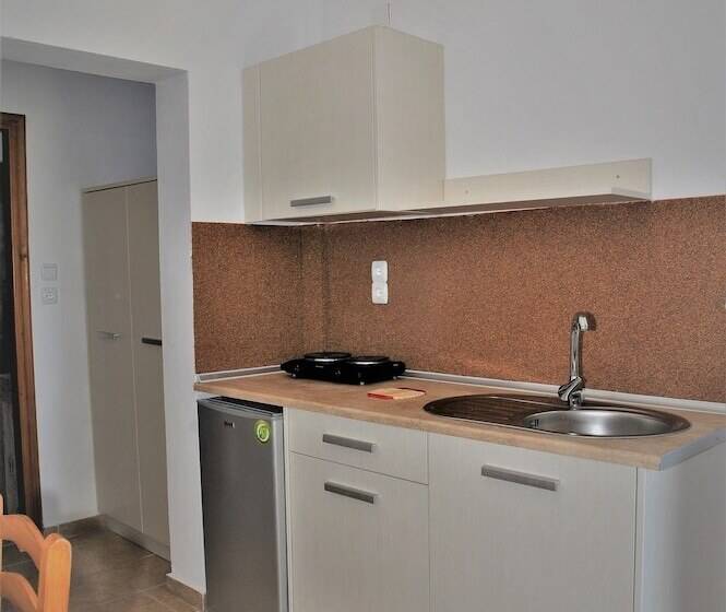 هتل Captains Studios & Apartments