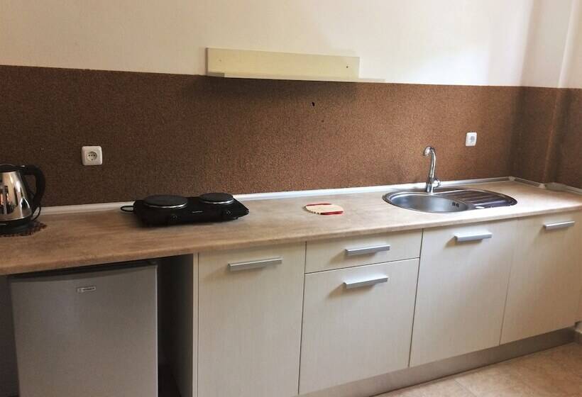 هتل Captains Studios & Apartments