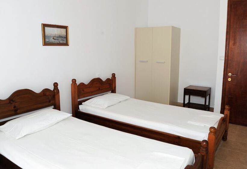 هتل Captains Studios & Apartments