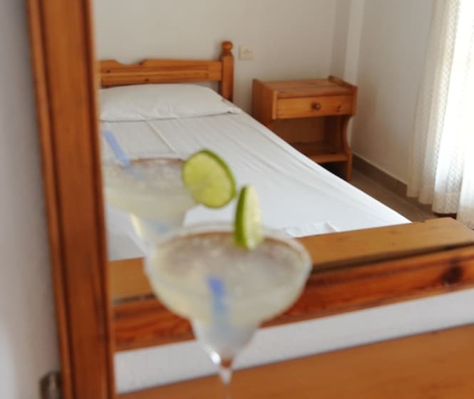 هتل Captains Studios & Apartments