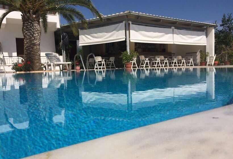 هتل Captains Studios & Apartments
