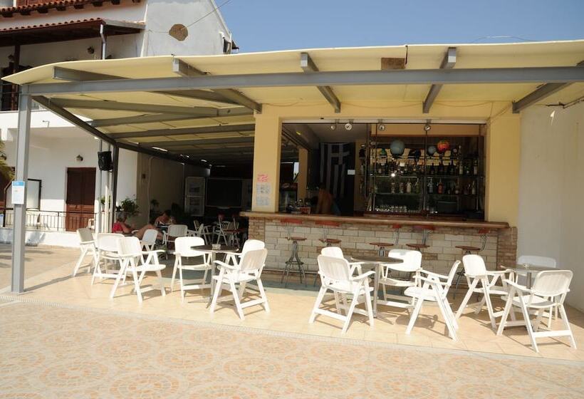 هتل Captains Studios & Apartments