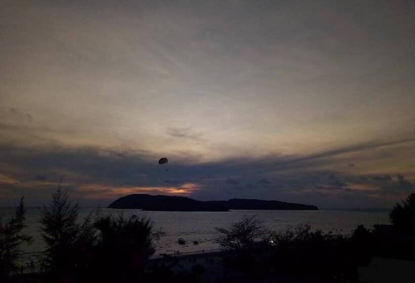 هتل Cenang Plaza Beach