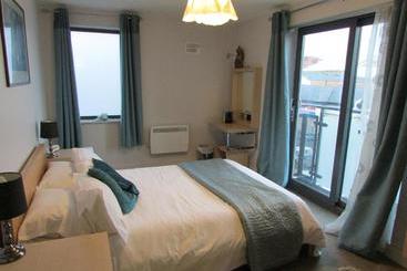 هتل Cheltenham Luxury Apartments