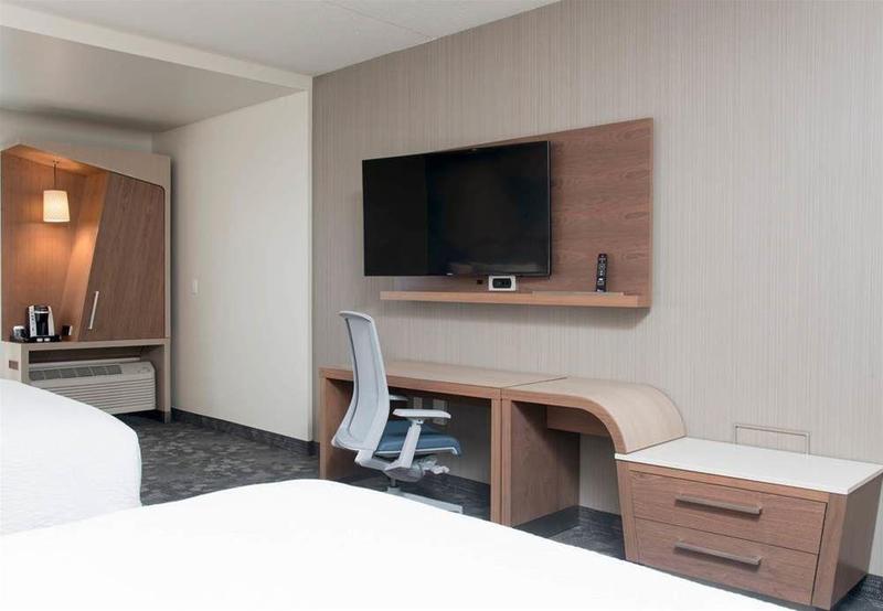 Отель Courtyard By Marriott Holland Downtown