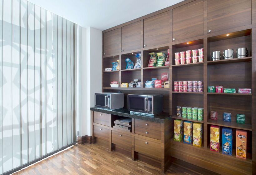 Fotos del hotel Hilton Garden Inn Dubai Al Muraqabat  Deira:  54