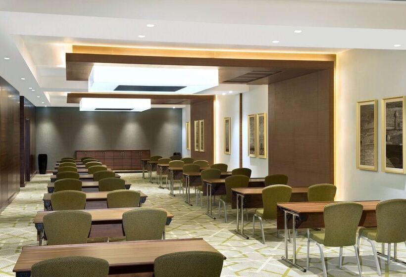 Fotos del hotel Hilton Garden Inn Dubai Al Muraqabat  Deira:  14