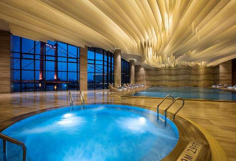 هتل Hilton Wuhan Riverside