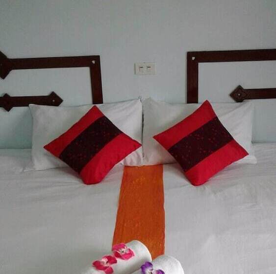 هتل Khao Lak Traveller Lodge