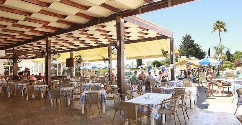 هتل Makronisos Village