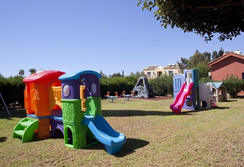 هتل Makronisos Village