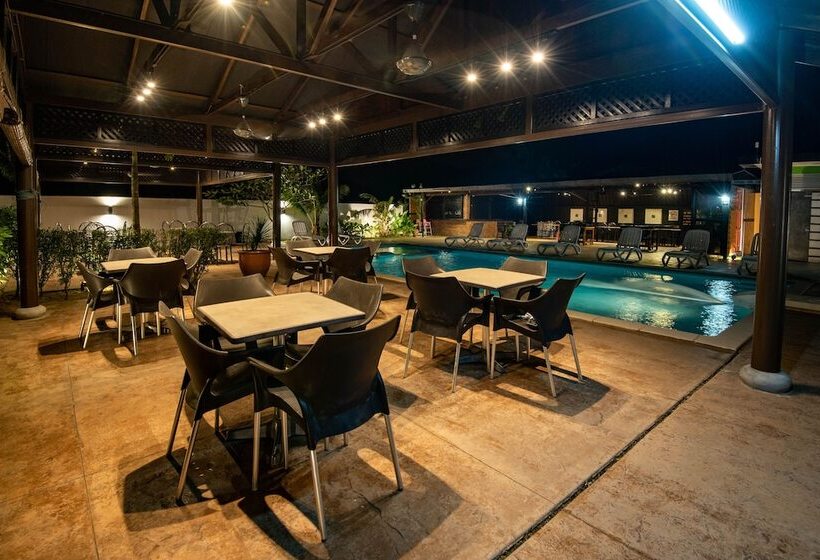هتل Riverra Inn Langkawi