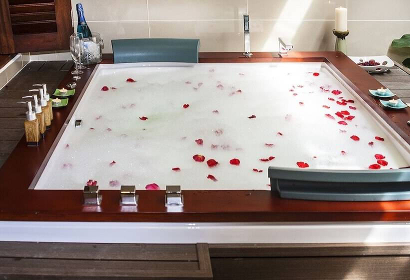 هتل Palette Telaga Terrace Boutique Resort