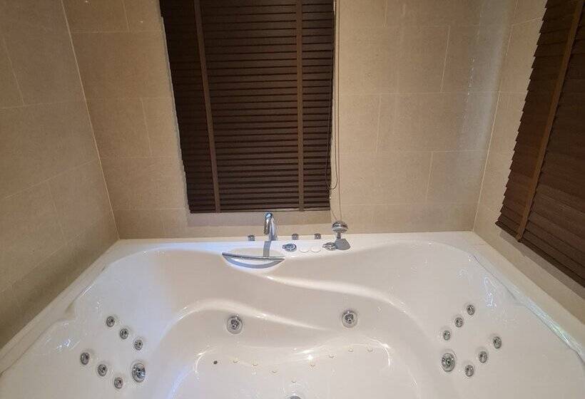 هتل The Privilege Residence