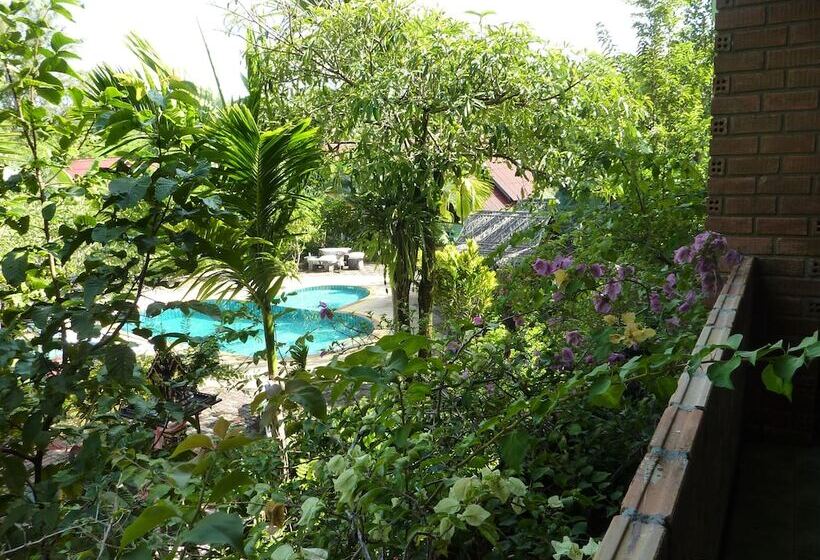 Ladda Resort