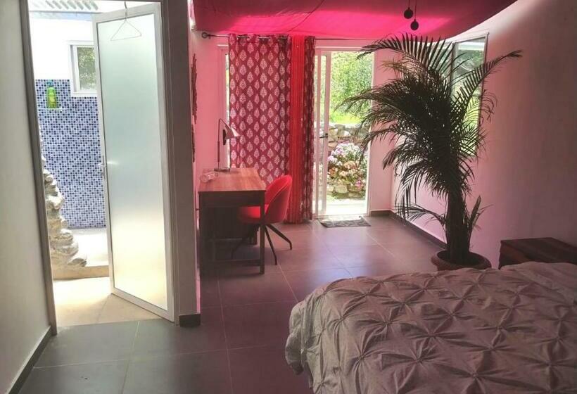 فندق صغير Las Nubes