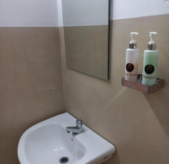 تختخواب و صبحانه Couple Rooms In Negombo