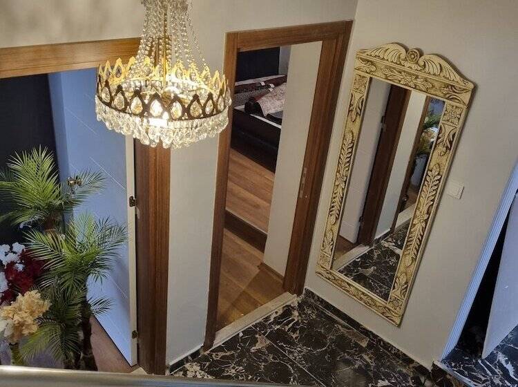 هتل 8 Rooms House