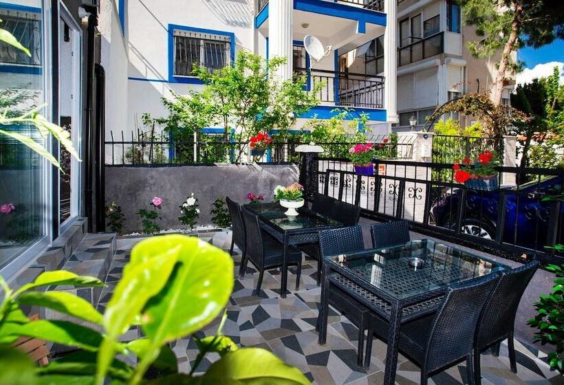 هتل 8 Rooms House