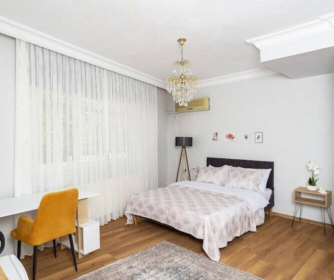 هتل 8 Rooms House