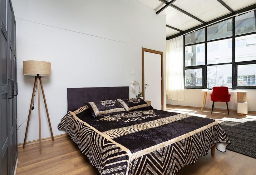 هتل 8 Rooms House