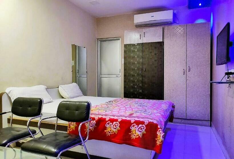 Отель Staymaker Madhuwan Heights