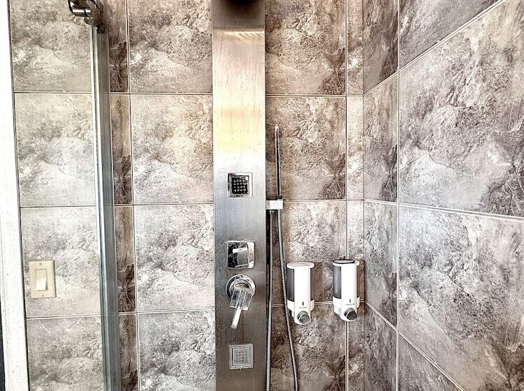تختخواب و صبحانه Settlers Suites