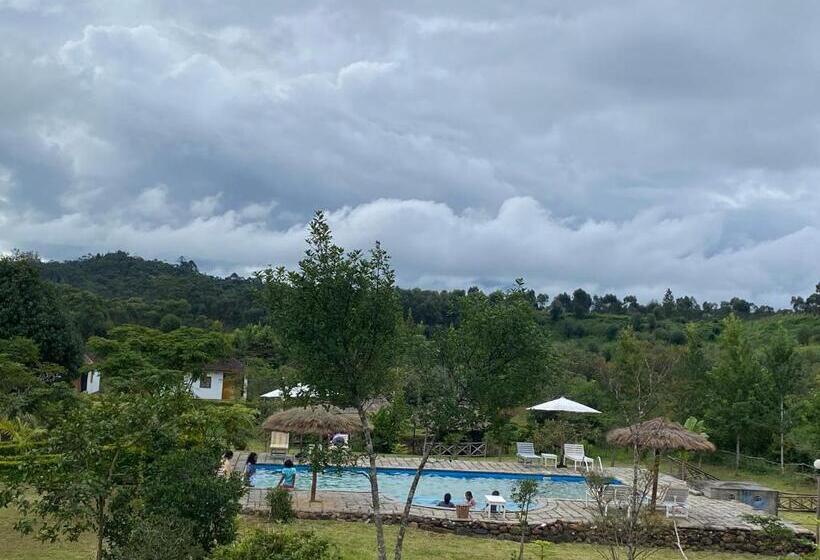 هتل Andasibe Sifaka Lodge