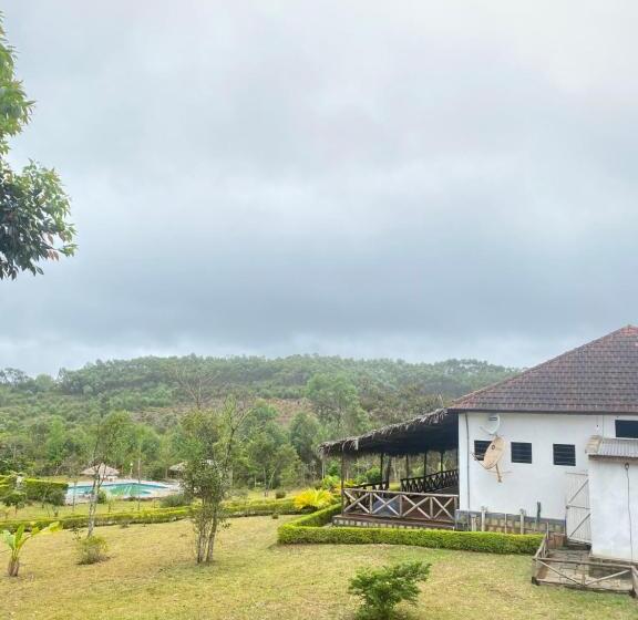 هتل Andasibe Sifaka Lodge