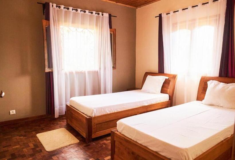 هتل Andasibe Sifaka Lodge