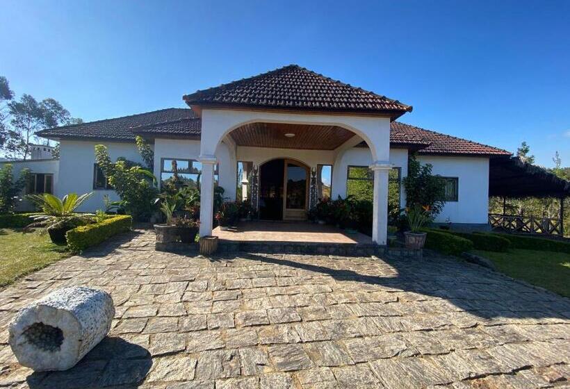 هتل Andasibe Sifaka Lodge