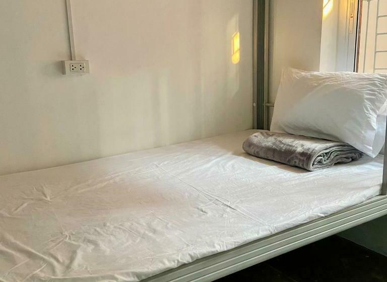 Uni Hostel