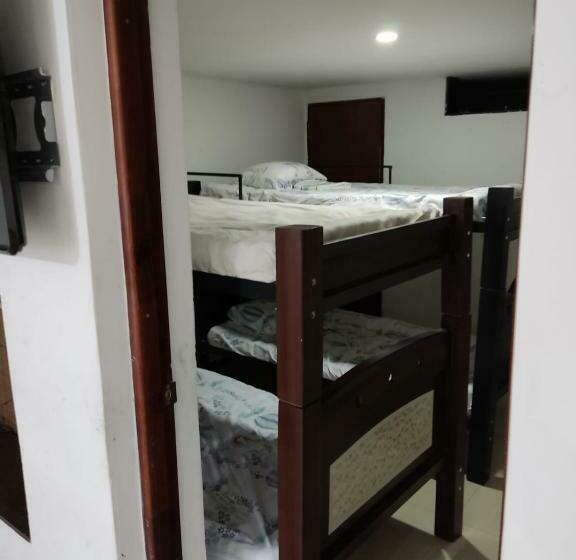 هاستل Hostal Tejares