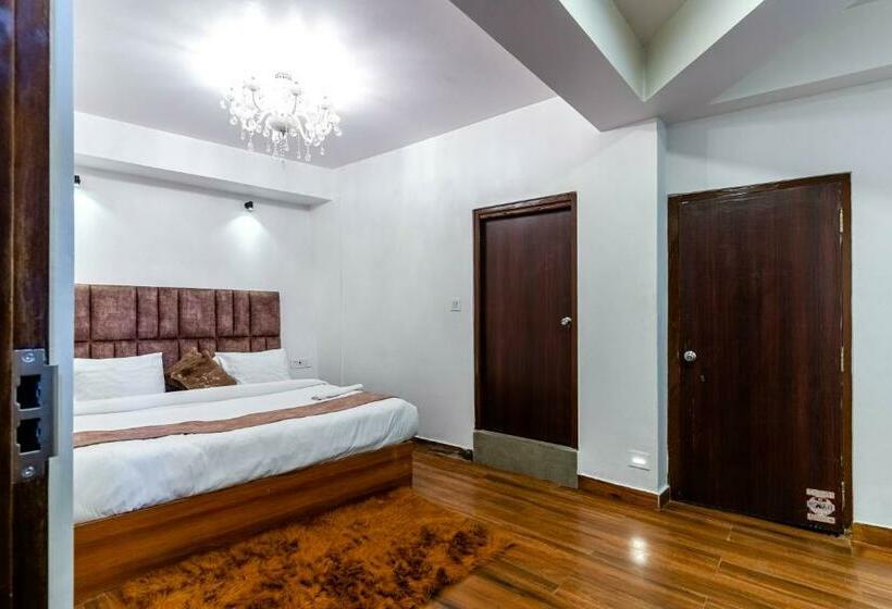 Отель King S Bridge Suites & Spa