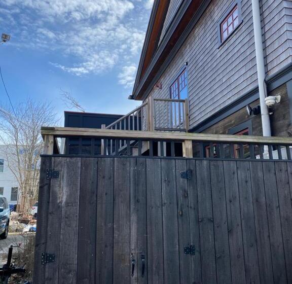 هتل Magical Post And Beam Loft Downtown Newport!