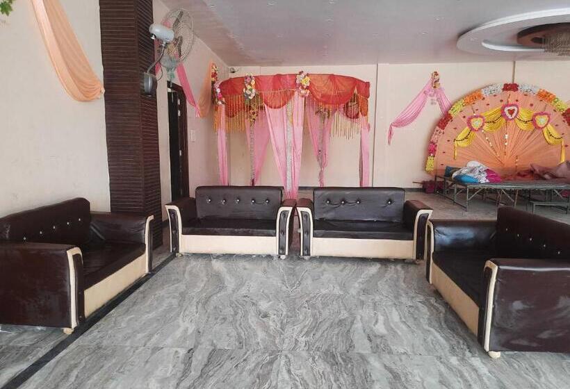 فندق Oyo 81141 Mangal Bhawan