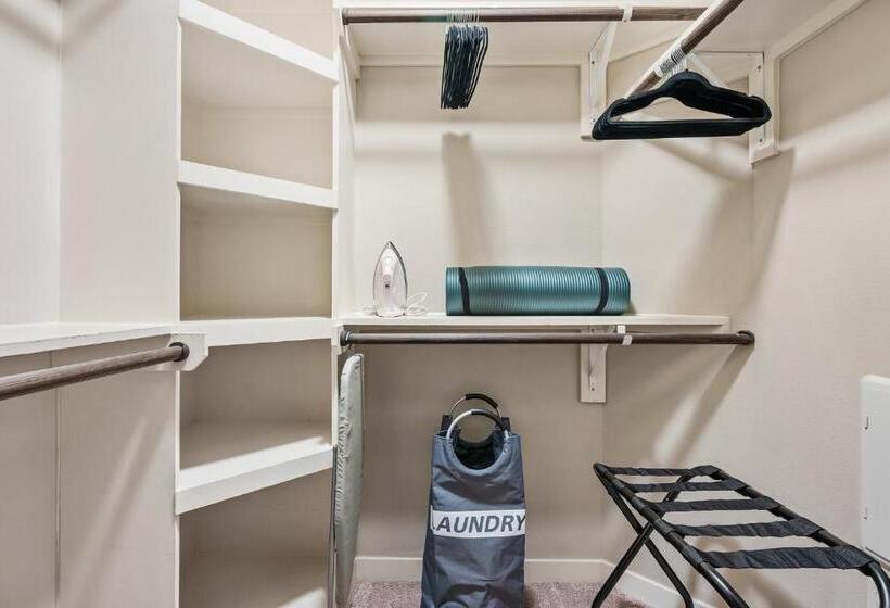 Lodgeur At Elan Med Center